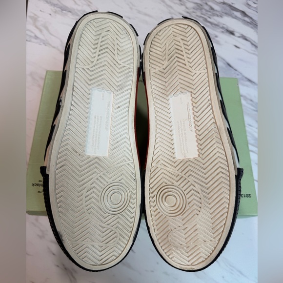 3. Off White Low Sneakers – Black